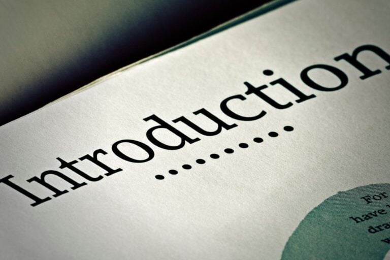 How To Write An Introduction Paragraph (+Examples & Tips)