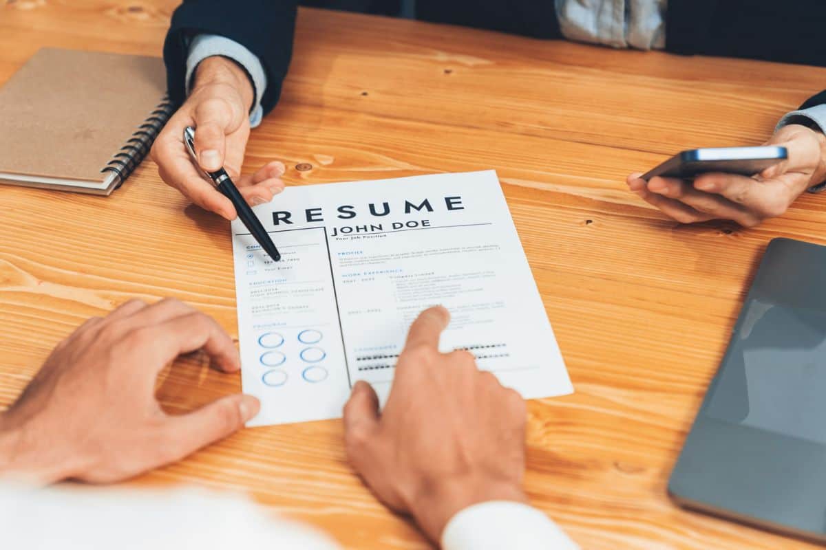 Conversational job interview between interviewer and candidate entity