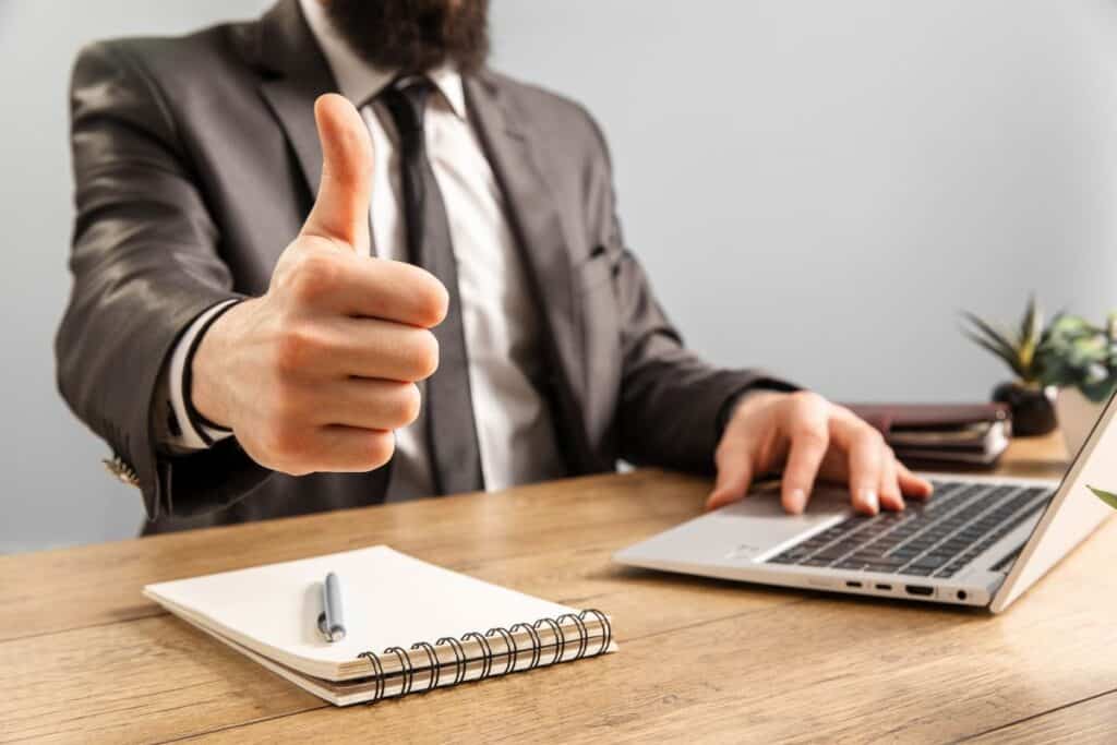 Man working in computer with thumb in office
