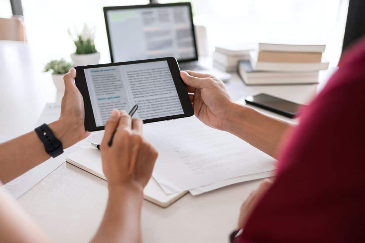 AI για να γράψετε Ebook: Βήμα-προς-βήμα οδηγός