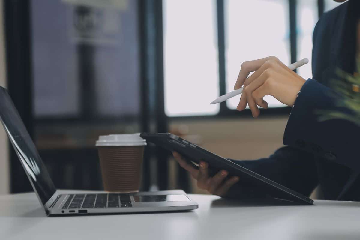 Asian businesswoman using laptop computer