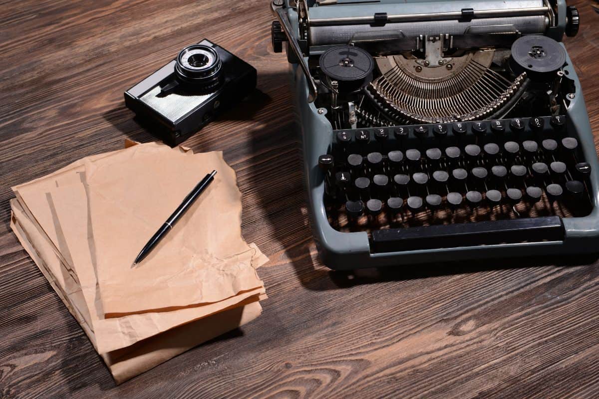 What Is a Free Verse Poem and How to Write One