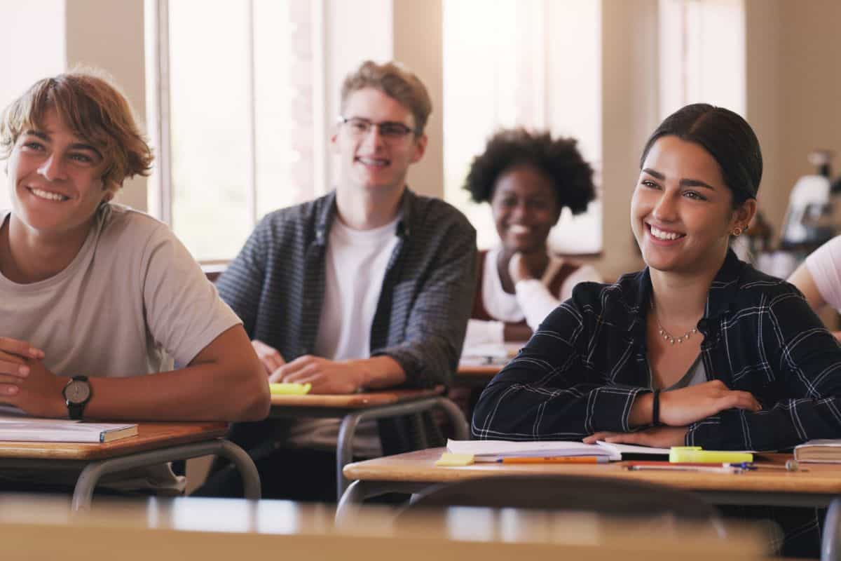 Głos czynny i bierny: Kluczowe różnice i przykłady