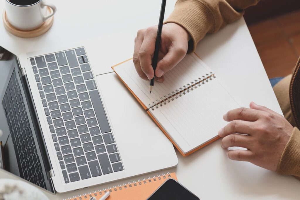 Cómo la ayuda de la IA a la escritura puede transformar tus habilidades Ayuda de la IA a la escritura