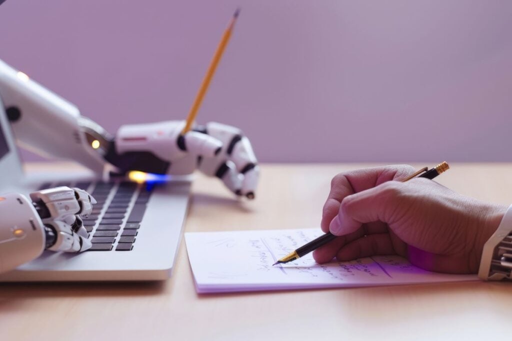 Yapay Zeka Yazısı Nasıl Tespit Edilir ve Tespit Edilemez Hale Getirilir 4 Human and robot collaboration in a technological workspace