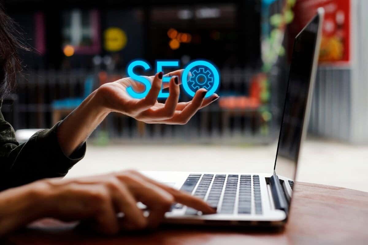 Surfer SEO AI Review 2025: SEO-työkalu vai EI?