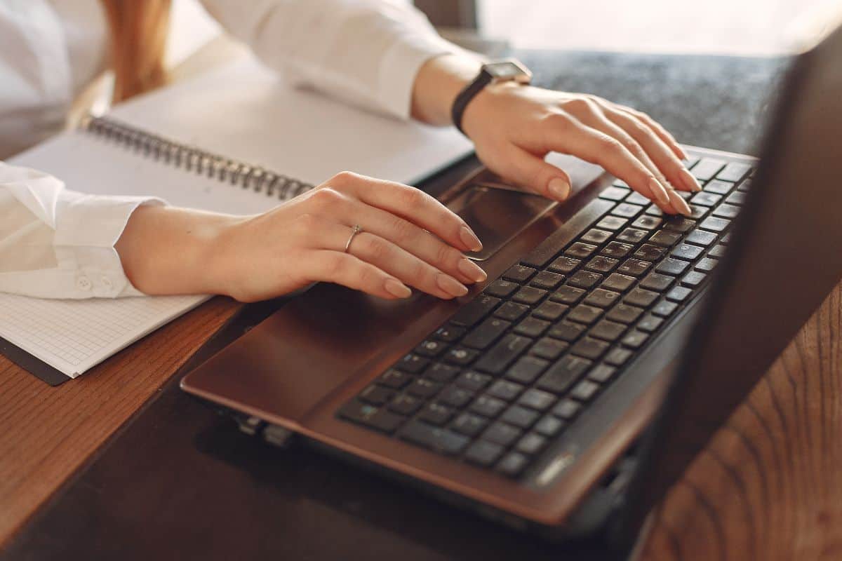 Tester og studier av AI-detektorer: Hvor rangerer uoppdagelig AI?