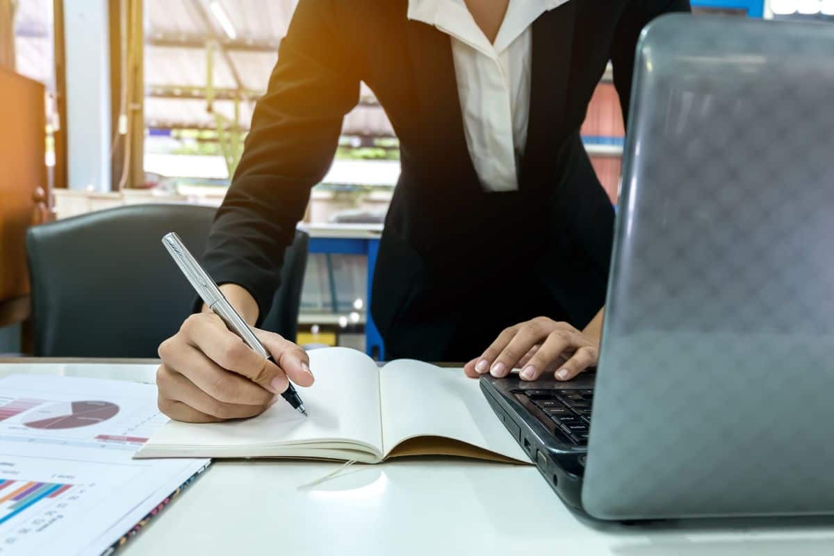 Best Custom AI Writing Tools for Secure Enterprise Use