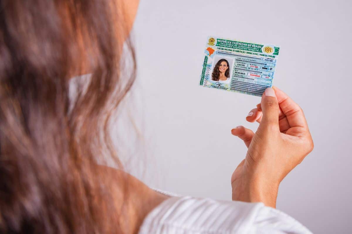 Erkennung von gefälschten IDs: Wie man Betrug erkennt und verhindert