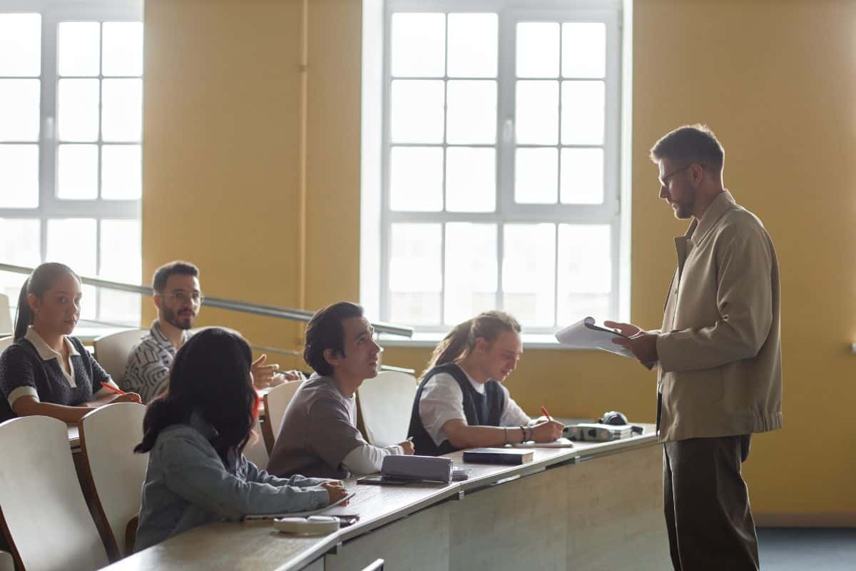 教师如何在课堂上使用人工智能的 7 个技巧