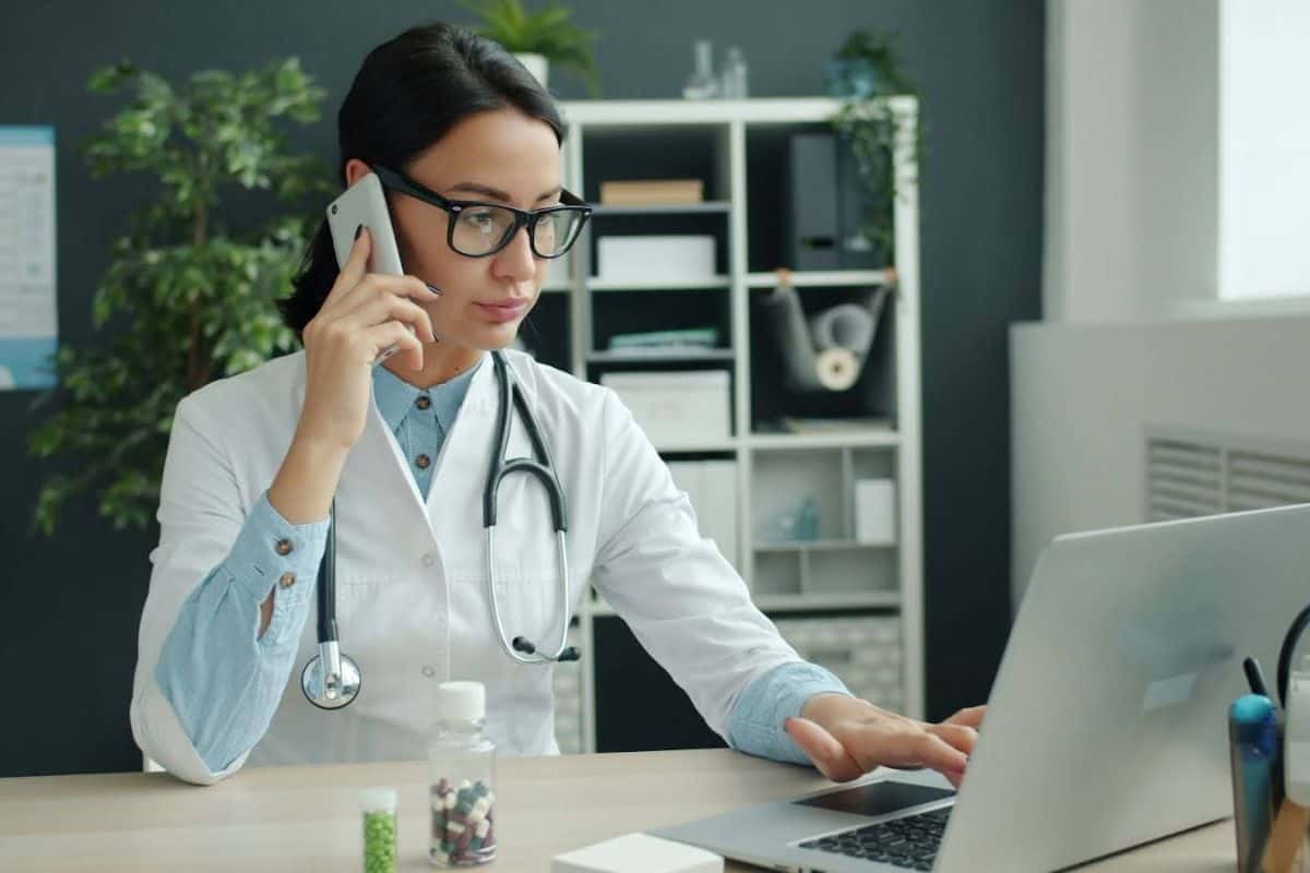 Come scrivere una lettera di presentazione per infermieri + esempi