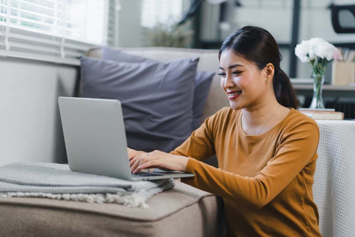 A beautiful asian freelancer businesswoman is using a digital laptop