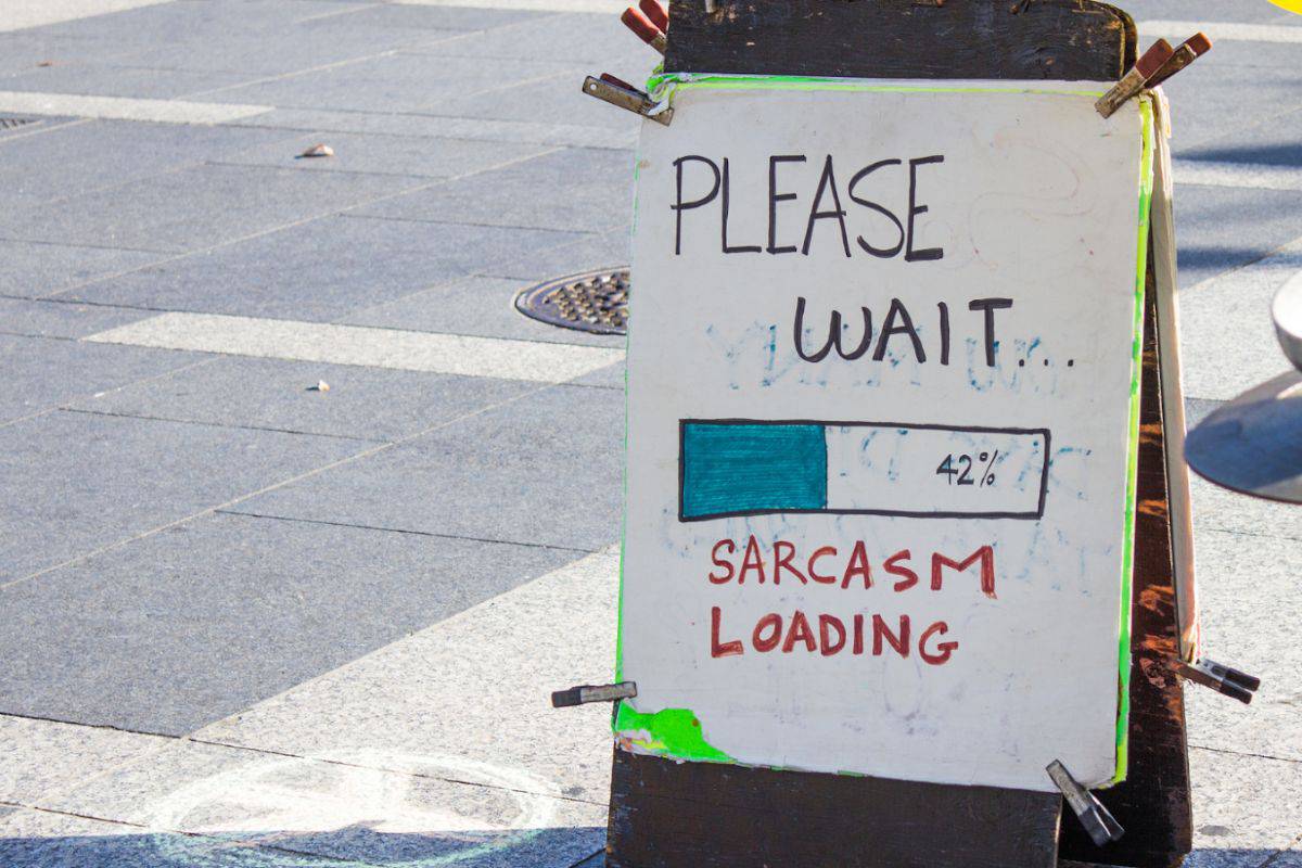 Що таке Сарказм? Визначення та використання.