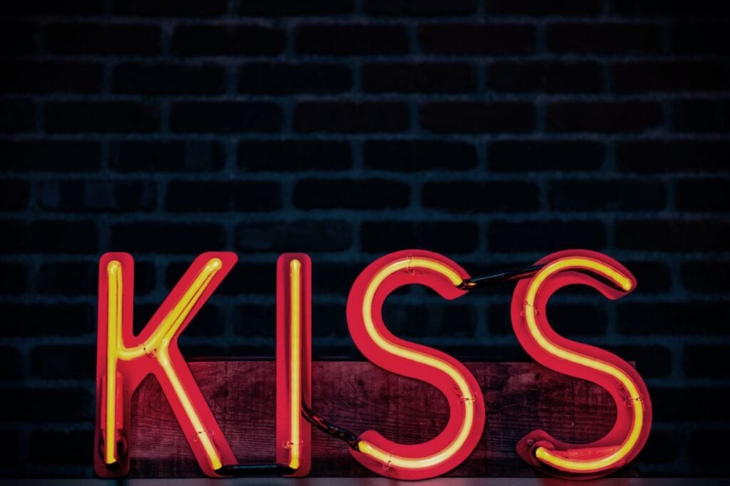 Σήμανση με τη λέξη ‘KISS'