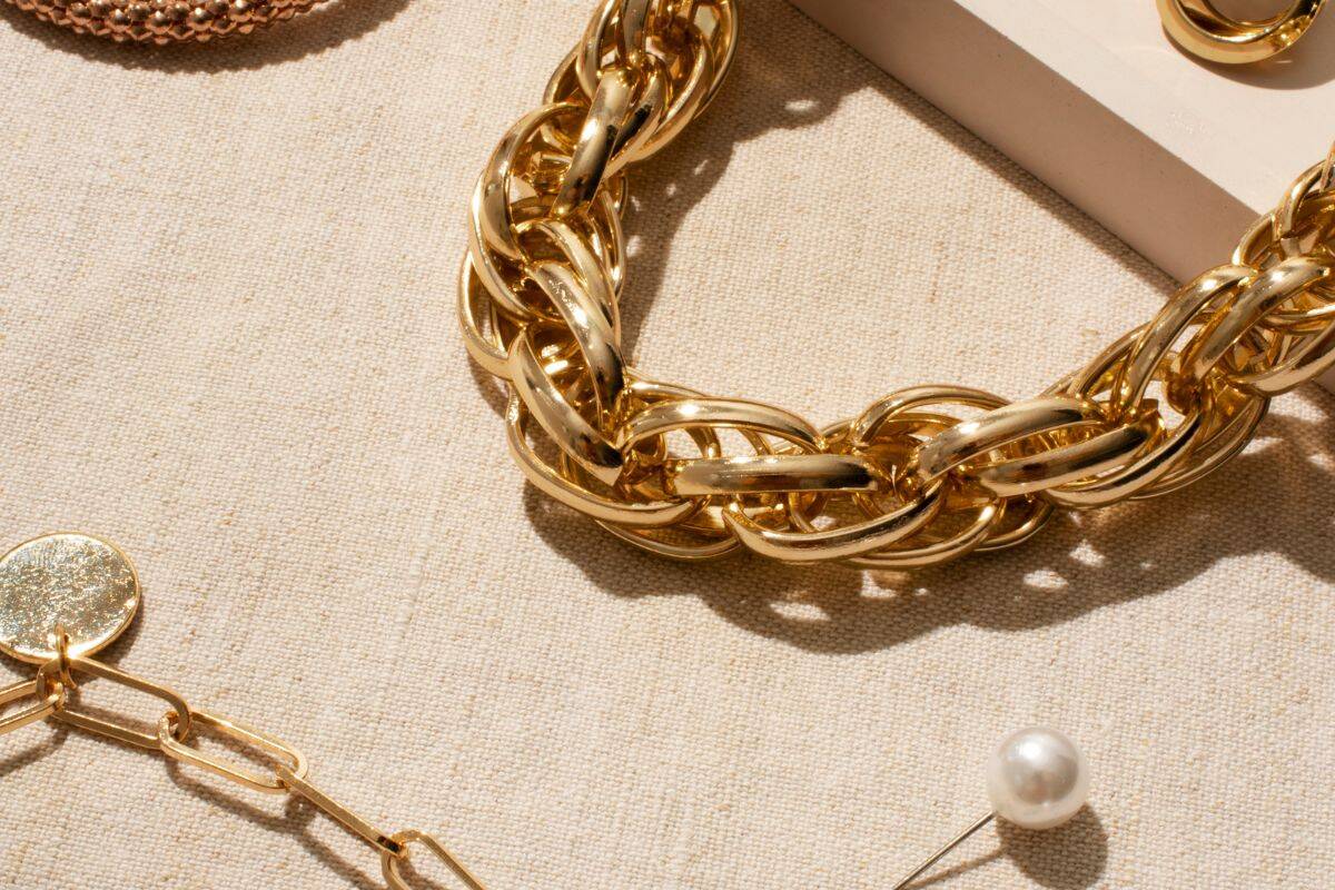 Smykker vs smykker: Slik bruker du dem riktig