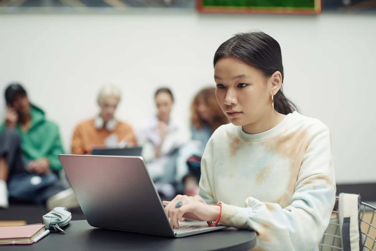 Undetectable AI vs WordAI: What’s the Best Choice for You?