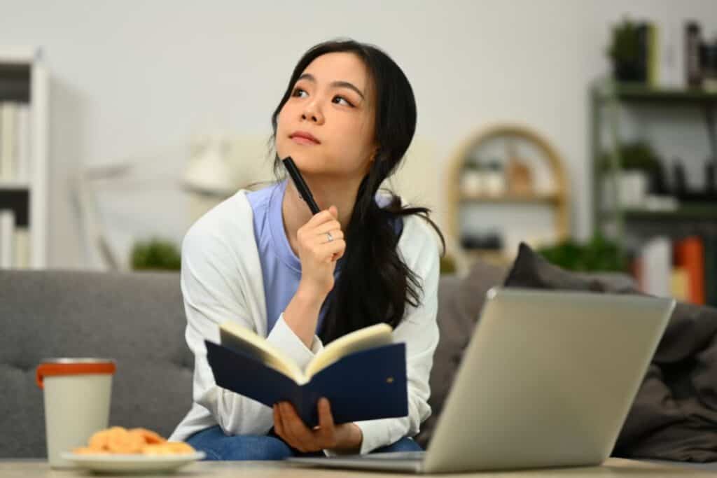 Realise or Realize: Which Is Correct? 4 Thoughtful young female freelancer