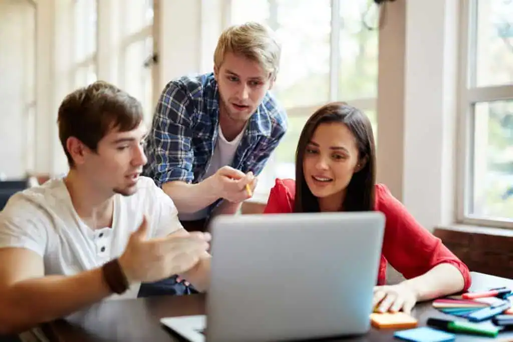ChatGPT-Contenu généré : Quels sont les risques potentiels ? 4 Contenu généré par ChatGPT : Quels sont les risques potentiels ? chatgpt-generated content