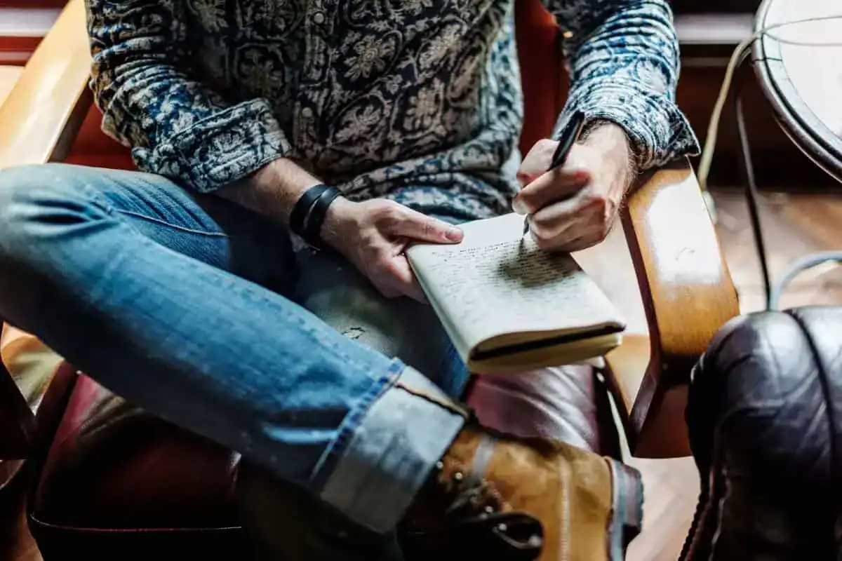 Como parafrasear um poema: Guia passo a passo e exemplos