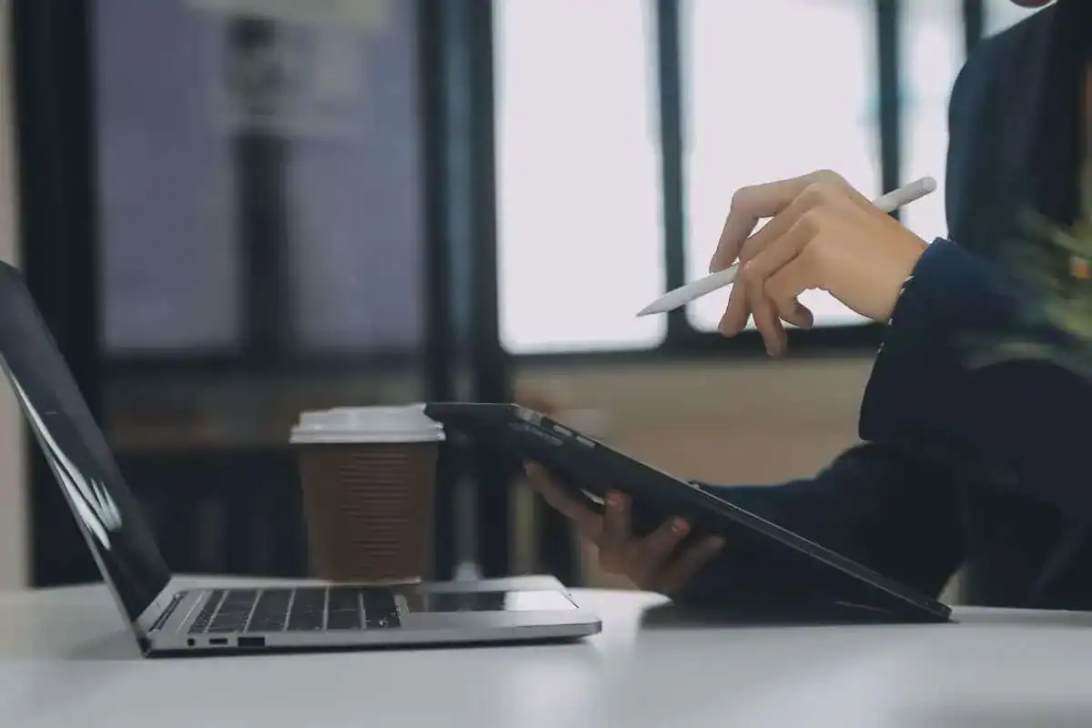 Asian businesswoman using laptop computer
