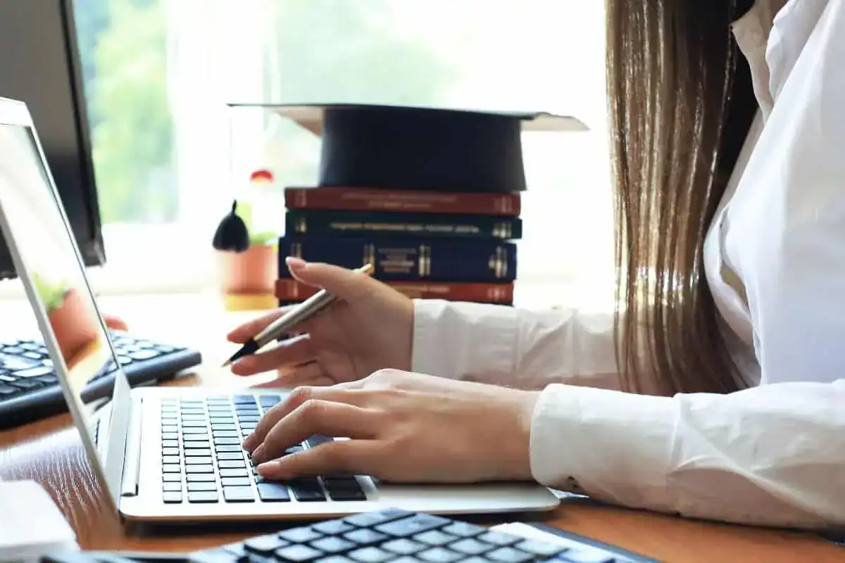 ¿Pueden las admisiones universitarias detectar el ChatGPT en las solicitudes?