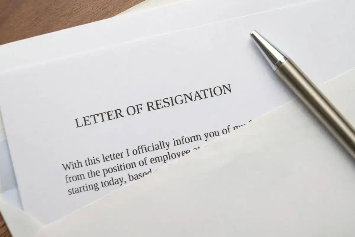 Comment rédiger une lettre de démission en quelques minutes : 5 exemples