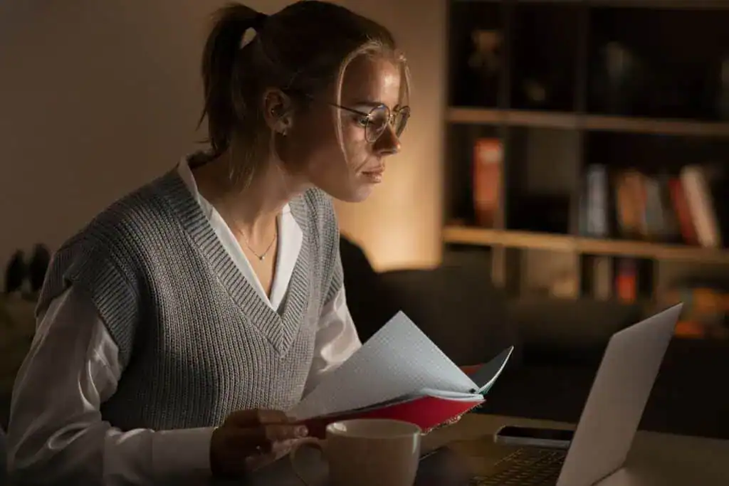 Medium shot woman working late at night