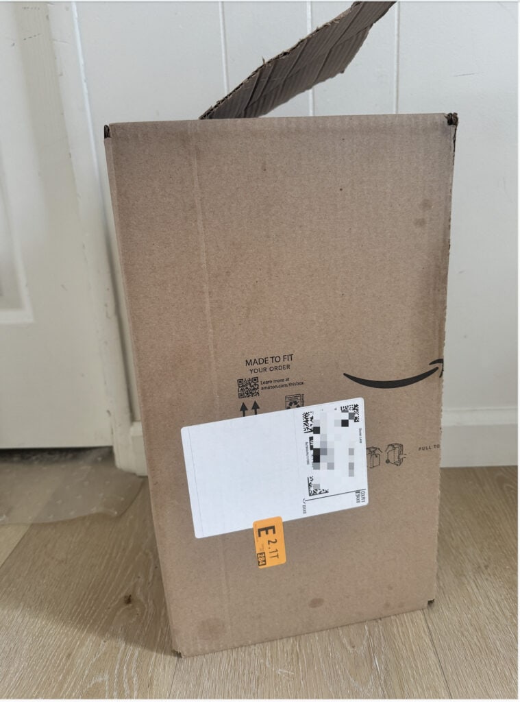 Ich habe 5 AI-Bilddetektoren getestet. Dies sind die besten im Jahr 2026: 6 Ein Foto von einem Amazon-Paket