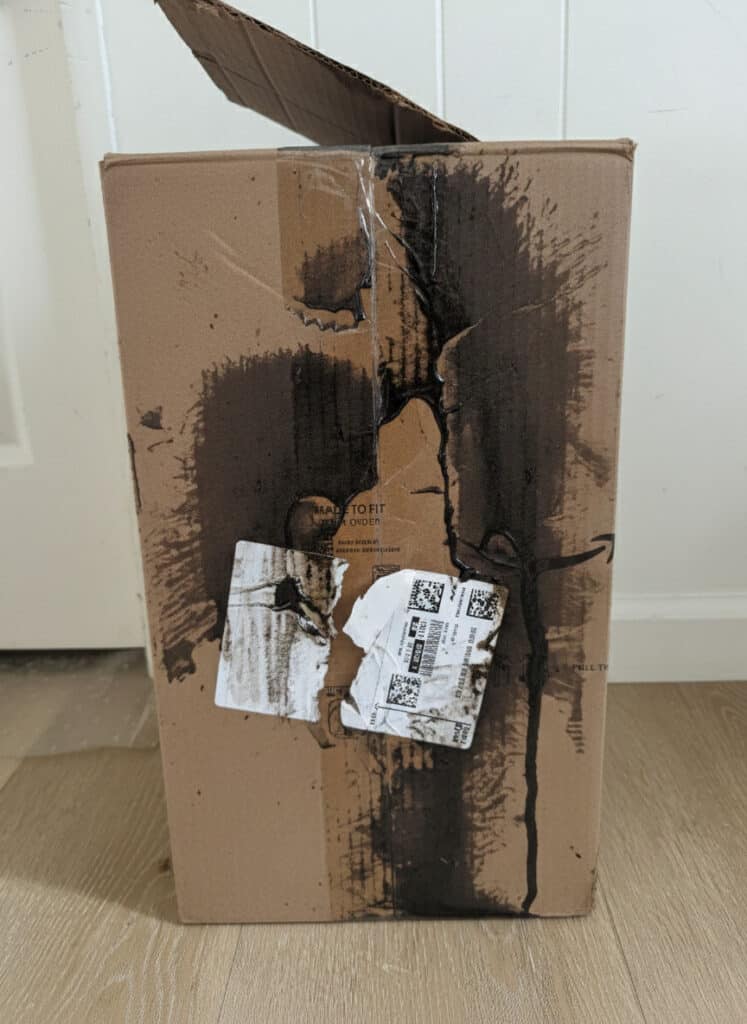 Ich habe 5 AI-Bilddetektoren getestet. Dies sind die besten im Jahr 2026: 7 Ein Foto, das ein Paket zeigt